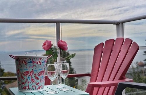 White Rock House | Star of the Sea guest house, Queen size suites with Ocean view balcony