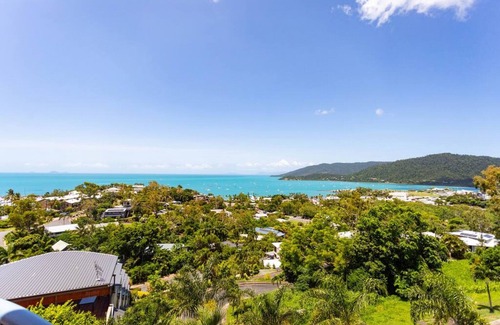 Airlie Beach Apartment | Star View 9 Pool WI-FI