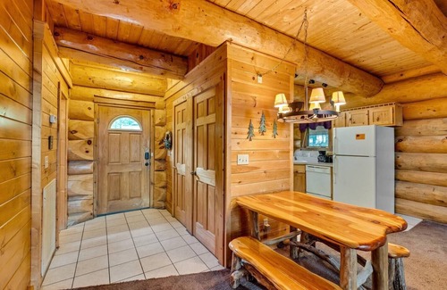White Oak Lodge Cabin | Star Views - Secluded w/Mountain Views