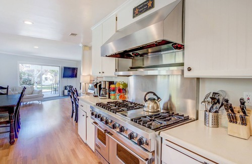 Southeast Anaheim House | Star Wars Jedis & Princesses! 7 Bedroom Disneyland House Huge Pool & Game Room!