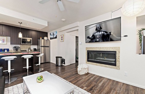 Prairie Village Apartment | Star Wars KING BD Fast WiFi Dedicated Parking with Workspace inside the room GYM