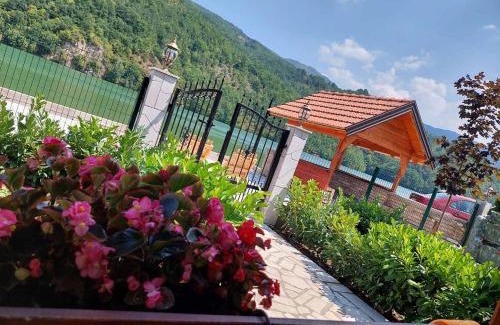 Rogatica House | STARA PRUGA JAZ