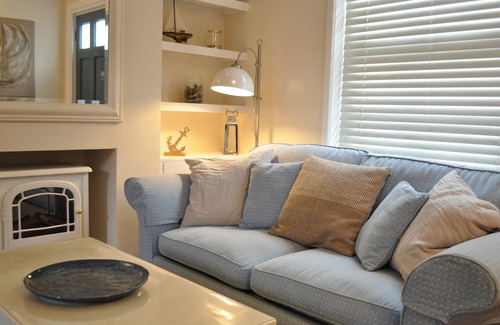 New Forest District Cottage | STARBOARD LIGHT, pet friendly, character holiday cottage in Lymington