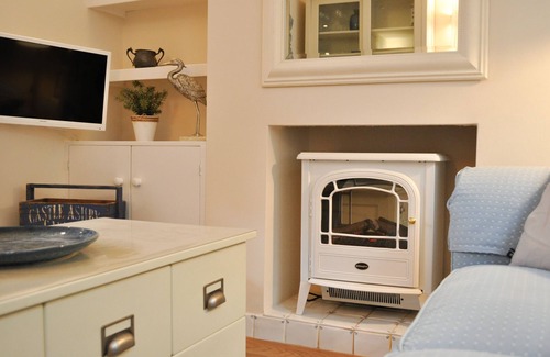 New Forest District Cottage | STARBOARD LIGHT, pet friendly, character holiday cottage in Lymington