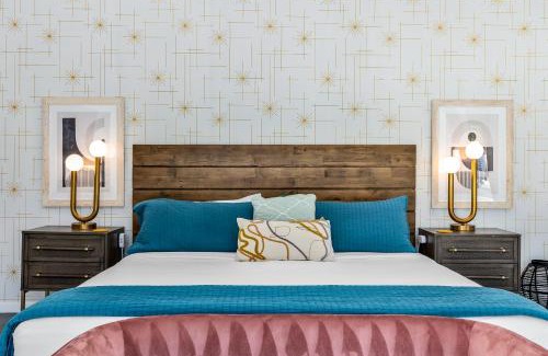 Racquet Club Estates Villa | Starburst PS by ACME House Company