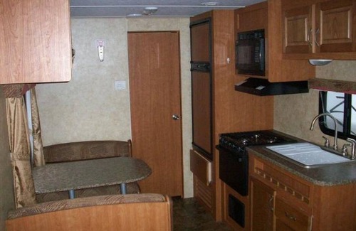 Oshkosh RV Rental | Starcraft AutumnRidge Camper