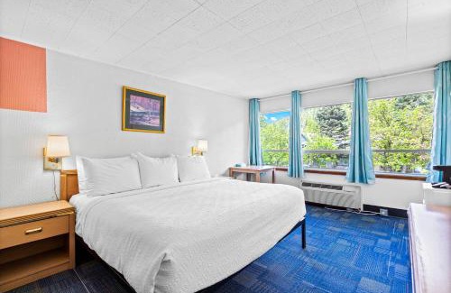 Wallace Hotel | Stardust Motel Wallace