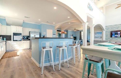 Surfside Beach House | Starfish Beachfront Swim-Up