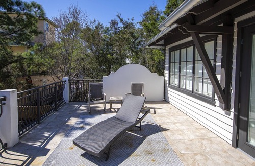Treetop Apartment | Starfish Carriage House