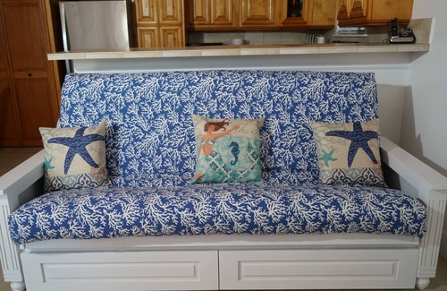 Spanish Wells Apartment | Starfish Cottage. FREE Golf Cart Included. Just 2 minute walk to the Beach