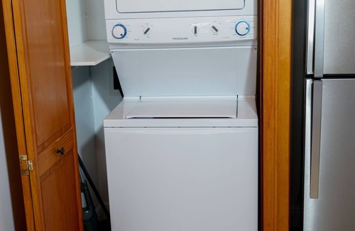 Spanish Wells Apartment | Starfish Cottage. FREE Golf Cart Included. Just 2 minute walk to the Beach