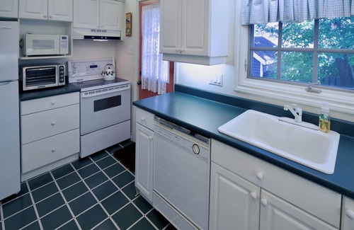 Grand Bend Cottage | Starfish Cottage- Waiting For Your Stay!
