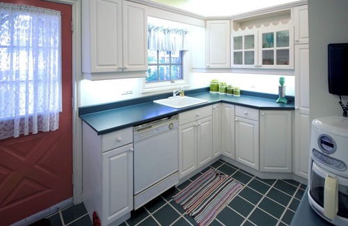 Grand Bend Cottage | Starfish Cottage- Waiting For Your Stay!