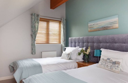 Winnard's Perch Cabin | "Starfish Lodge (Sleeps 8) Retallack Resort & Spa, Nr Padstow, Pet Friendly”