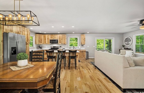 Simpson House | Stargaze w/Family + 14 min from Legacy Farm!