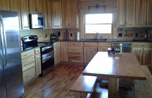 Fleetwood Cabin | Stargazer - Panoramic Long Range Views, Hot Tub, WiFi, 4 Acres