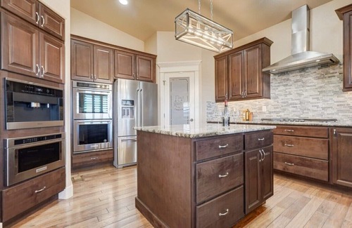Palmer Lake Villa | Stargazer Paradise! Hot Tub, Gym & Man Cave