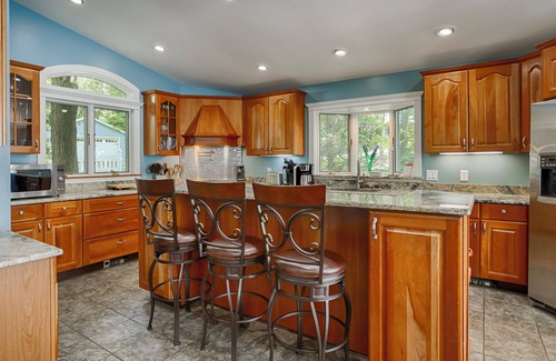 Hammondsport House | Stargazer: Relax on Keuka Lake with a hot tub and more!
