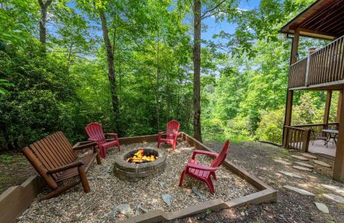 Ridgeline Vistas House | Stargazer - Secluded North GA Mountain Retreat - Incredible Views, Hot Tub, Cozy Fireplace, Porch Swing, Billiards Table - Miner