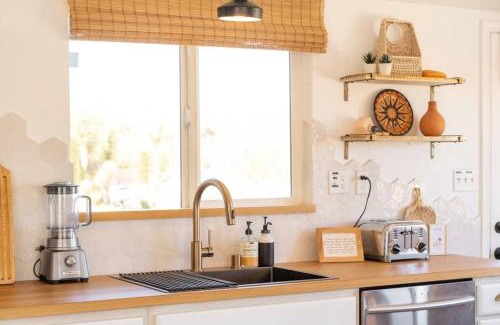Yucca Valley House | Stargazing - Cowboy Pool - Spa - Firepit - Views - Hike