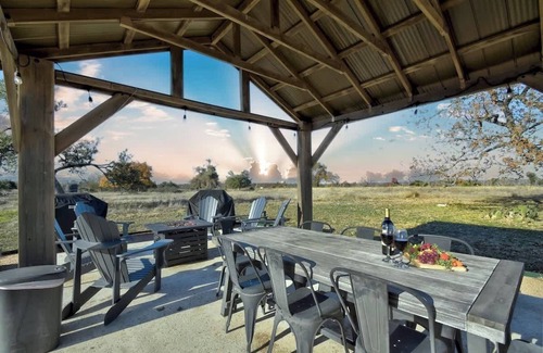 Fredericksburg House | Stargazing Retreat at Lone Star Cottage
