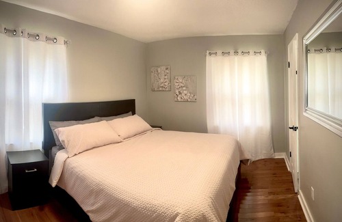 Woodstock House | Stargazing Retreat Next To Downtown Woodstock!