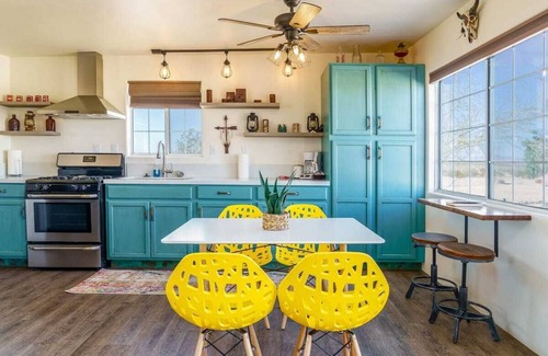 Joshua Tree House | Stargazing Retreat - 2 Acres/Outdoor Tub/Hammocks