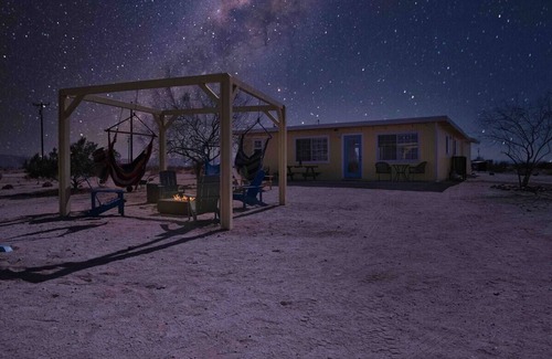 Joshua Tree House | Stargazing Retreat - 2 Acres/Outdoor Tub/Hammocks