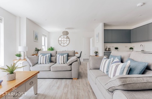 Newbury Apartment | Starhost Residences Brand New 2 Bedroom Apartment in Newbury Town Centre