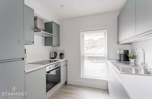 Newbury Apartment | StarHost Residences | Brand New 2 Bed Apartment in Newbury Town Centre