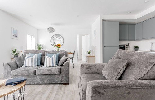 Newbury Apartment | StarHost Residences | Brand New 2 Bedroom Apartment in Newbury Town Centre