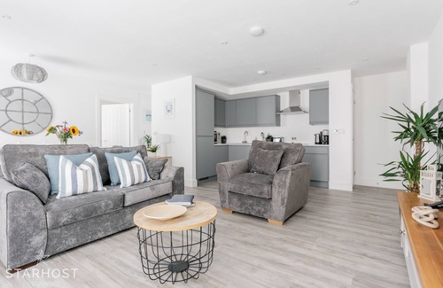 Newbury Apartment | StarHost Residences | Brand New 2 Bedroom Apartment in Newbury Town Centre