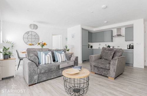 Newbury Apartment | StarHost Residences | Brand New 2 Bedroom Apartment in Newbury Town Centre