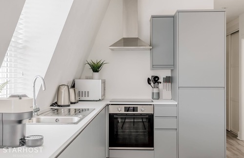 Newbury Apartment | StarHost Residences | Brand new Stylish 2 bed apartment in Newbury Town Centre