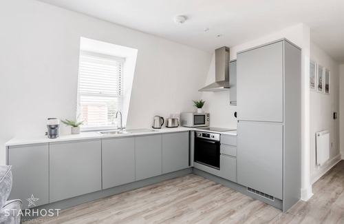 Newbury Apartment | StarHost Residences | Brand new Stylish 2 bed apartment in Newbury Town Centre