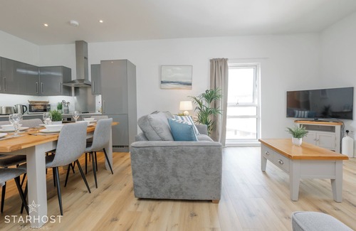 Newbury Apartment | StarHost Residences - Brand New 2-bed Apartment in Central Newbury