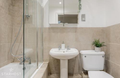 Newbury Apartment | StarHost Residences - Modern 2 bed apartment at Imperial Court, Newbury