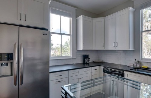 Thomas Square House | Starland Grey Upstairs Flat