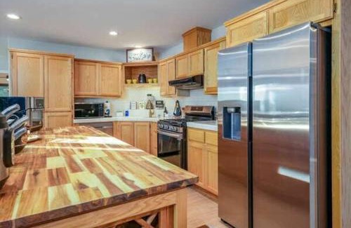 Sugar Pine House | Starlight Cabin