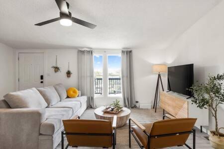 Canyon Lake House | Starlight Horizon Cabin G - Pet-Friendly Texas Hill Country Cabin Near Canyon Lake - Pool, Stargazing & Group Getaways - Sleeps 8