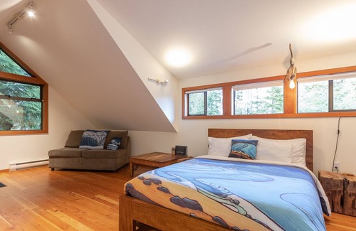 Tofino Apartment | Starlight Nestled in the Forest with a Hot Tub!