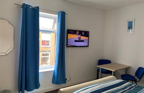 Leigh Hotel | Starlight Self Service