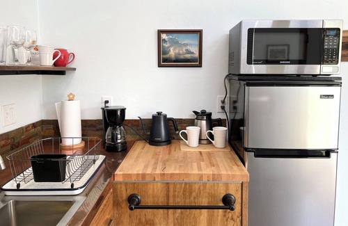 Paonia Apartment | Starlight Studio- Quiet & Peaceful , Beautiful Mt Views!