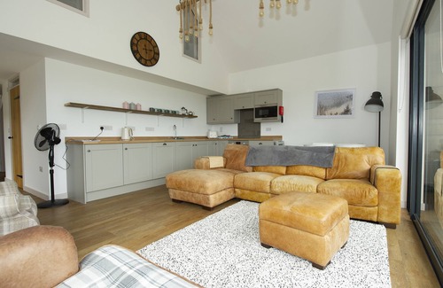 Wedmore Cottage | STARLING LODGE, family friendly, with hot tub in Wedmore