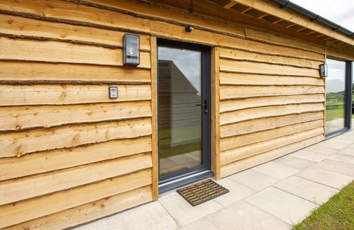 Wedmore Cottage | STARLING LODGE, family friendly, with hot tub in Wedmore