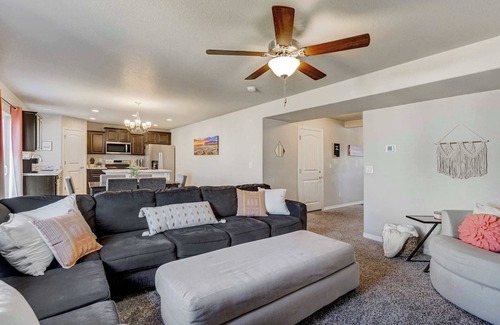 Rustic Hills House | Starlink Station! Cozy Retreat Near COS Airport