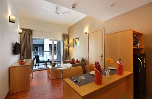 Maradu Hotel | Starlit Suites