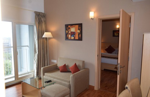 Maradu Hotel | Starlit Suites