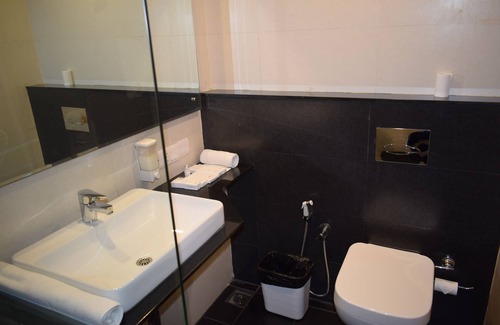 Maradu Hotel | Starlit Suites