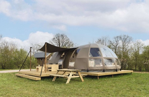 Rijssen RV Rental | Starlit Tent Lodge Escape